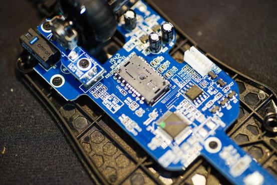  电竞硬件厂商发力 轻量化鼠标引领市场新潮流