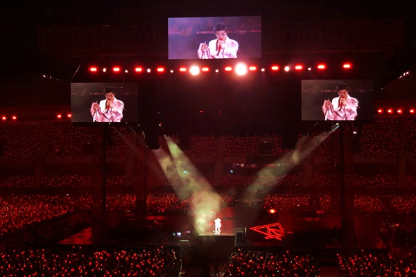  跨年大战火星撞地球引爆观众席