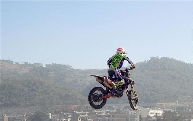  快攻战术盛行，速度与激情碰撞火花