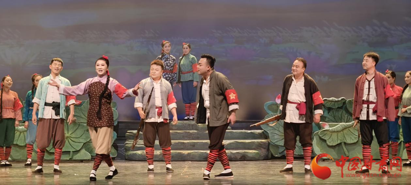  网前截击再现经典，复古打法惊艳观众