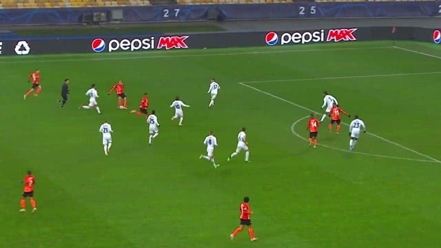  欧冠淘汰赛抽签揭晓，死亡之组悬念丛生  