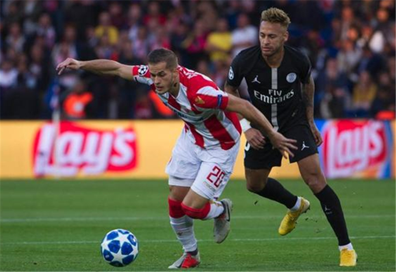  巴黎圣日耳曼主场大胜登顶