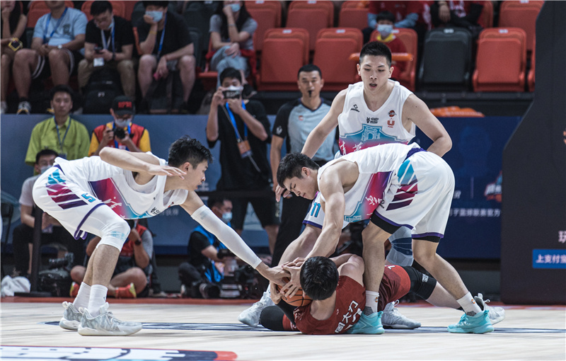  大学生篮球超级联赛，北大战胜清华夺冠