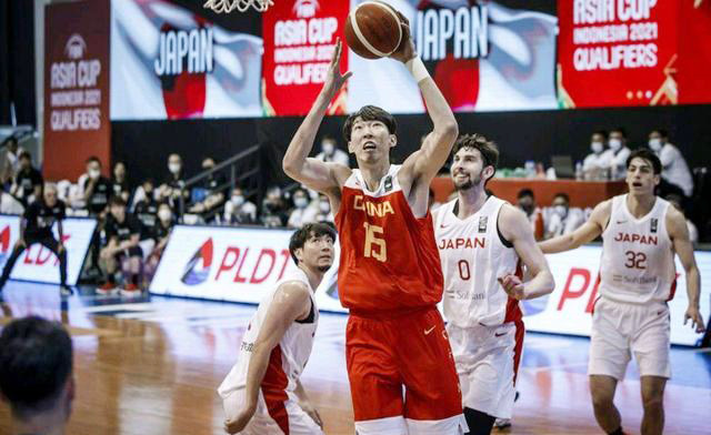  男篮亚洲杯预选赛，中国队完胜伊朗