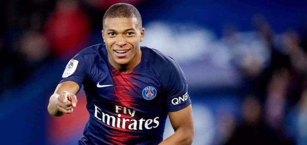  法甲豪门碰撞，巴黎圣日耳曼横扫马赛